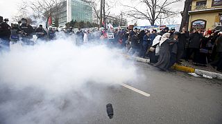 Más cargas policiales y gases lacrimógenos en Turquía