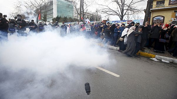 Más cargas policiales y gases lacrimógenos en Turquía Más cargas policiales y gases lacrimógenos en Turquía