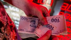 Image: The Turkish lira plummeted in value Friday.