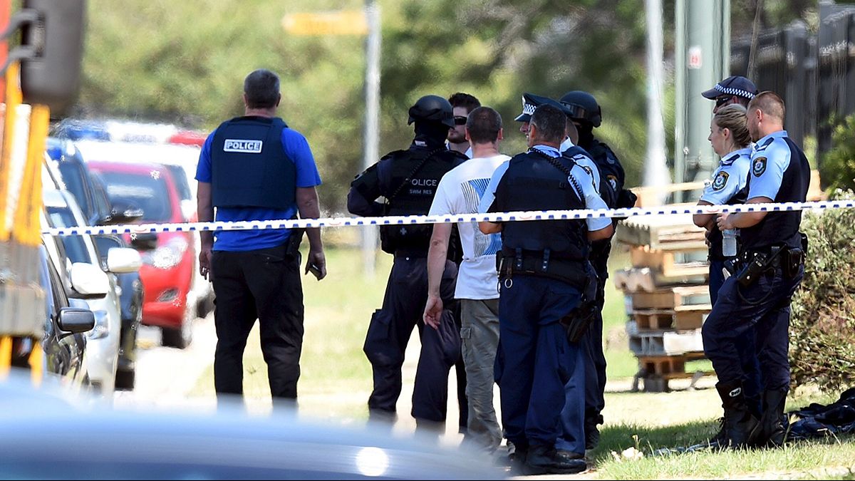 Lövöldözni kezdett egy fegyveres Sydney egyik külvárosában
