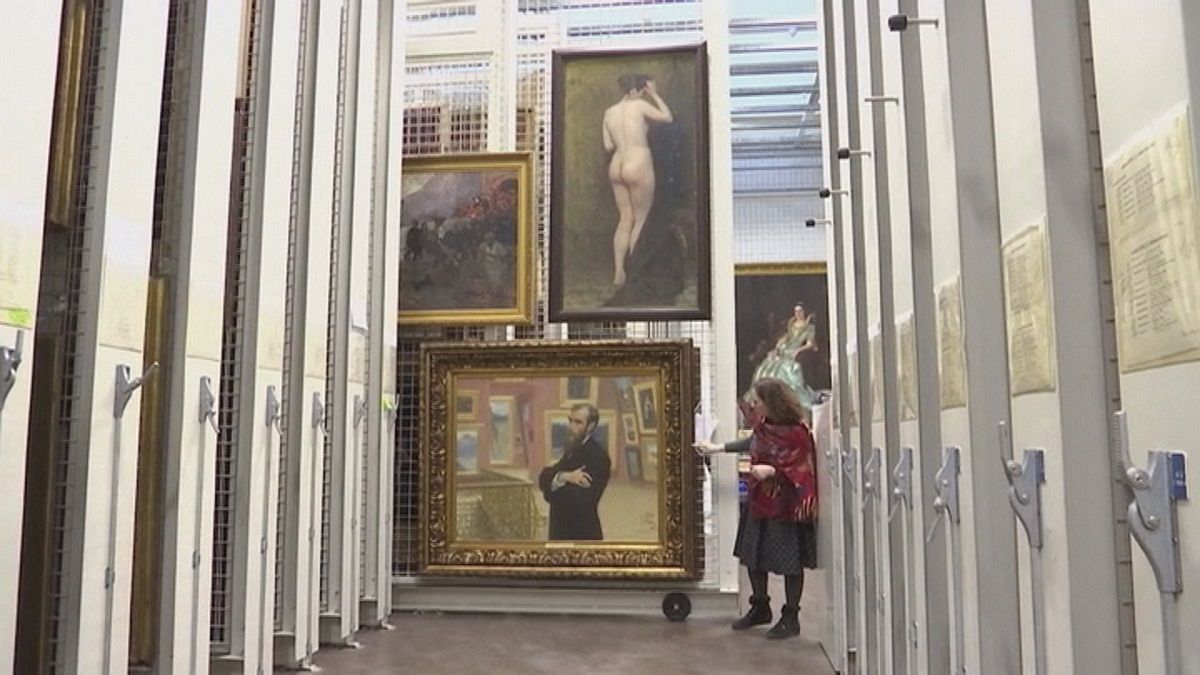 Russos e britânicos deixam tensão política de lado e trocam obras de arte