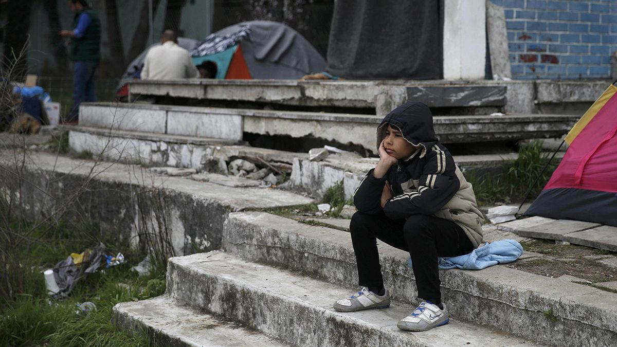 Presos entre a Grécia e a Macedónia os refugiados desesperam