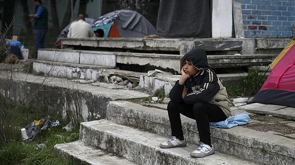 Presos entre a Grécia e a Macedónia os refugiados desesperam Presos entre a Grécia e a Macedónia os refugiados desesperam