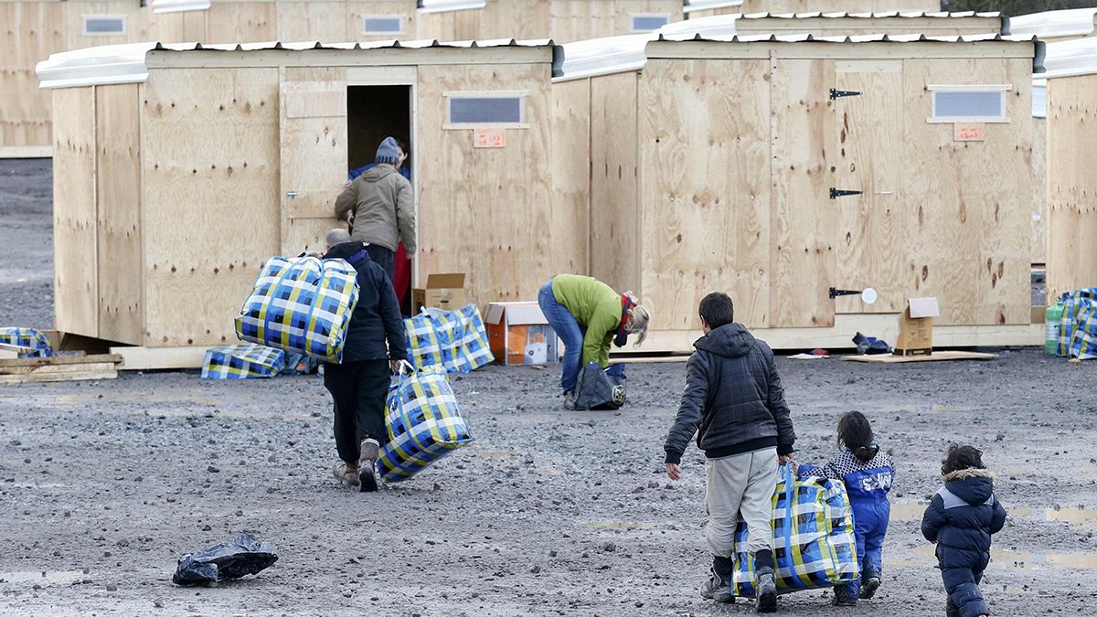 النزوح التدريجي لللاجئين من مخيم "بسروش" إلى مخيم مؤقت جديد بمقاطعة غراند سينت بفرنسا