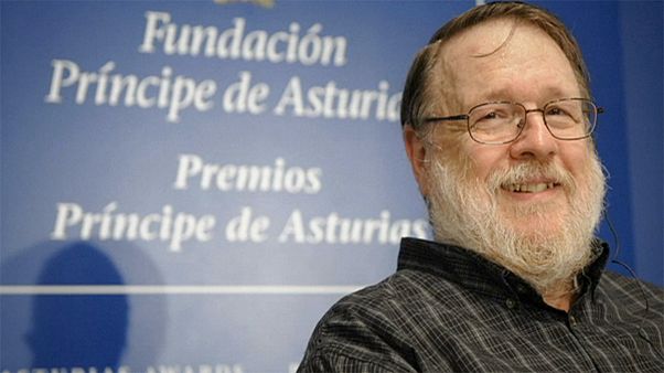Pai do e-mail morre aos 74 anos Pai do e-mail morre aos 74 anos