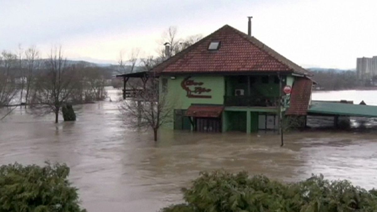 Estado de emergencia en el centro y este de Serbia por las inundaciones