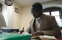 Germania, prete congolese lascia parrocchia dopo minacce di morte