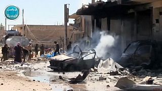 19 قتيلا على الأقل في غارة جوية على سوق للوقود في محافظة ادلب شمالي سوريا