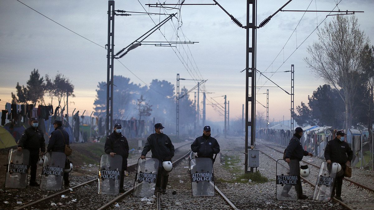 طريق البلقان تُغلق كلية في وجه اللاجئين