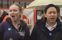 Au Royaume-Uni, les jeunes médecins donnent de la voix pendant une grève pour exprimer leurs revendications salariales