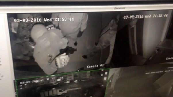 Des journalistes européens blessés dans l'attaque du convoi d'une ONG à la frontière tchétchène Des journalistes européens blessés dans l'attaque du convoi d'une ONG à la frontière tchétchène