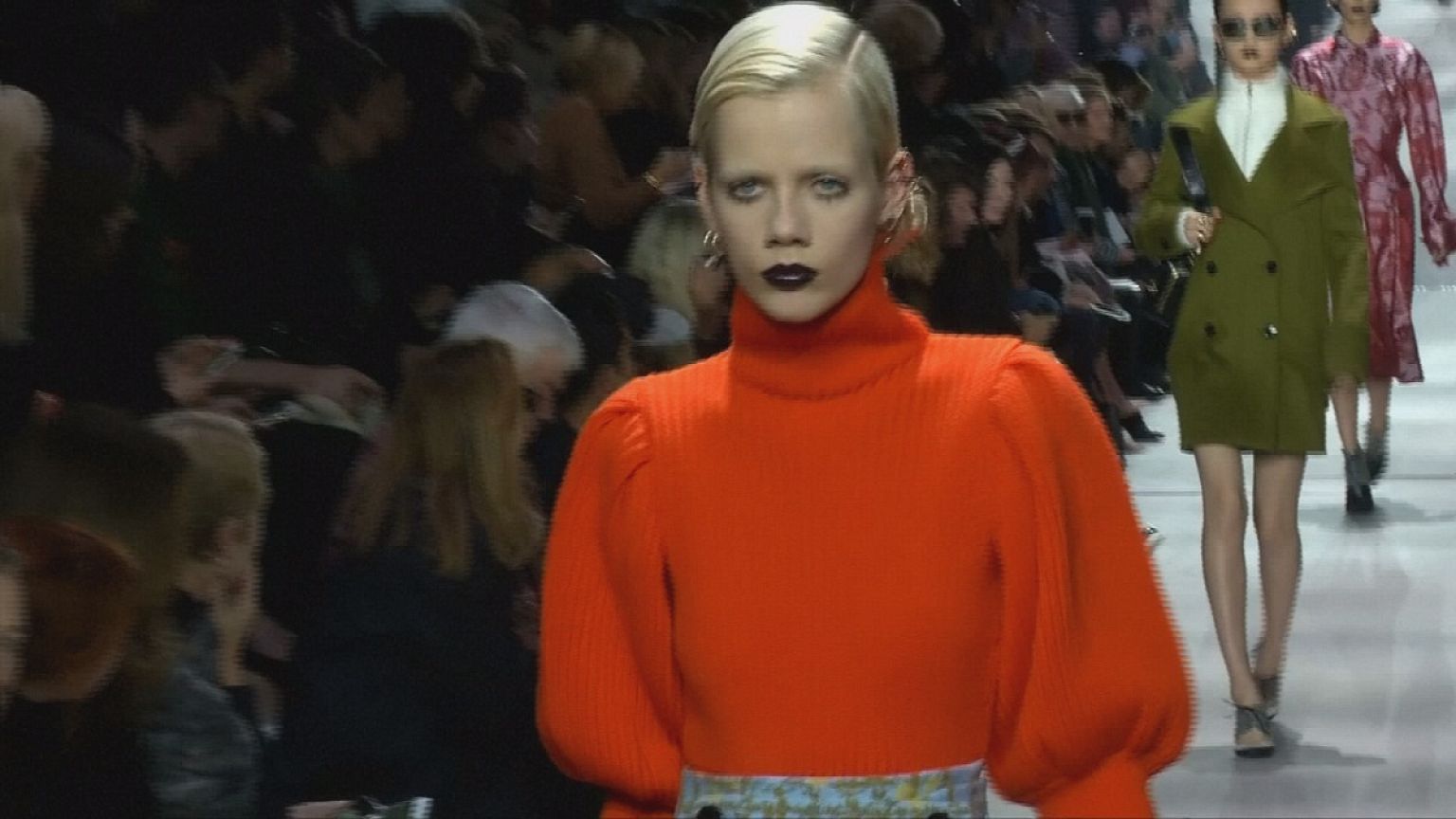 Los accesorios de Dior brillan en la pasarela de París