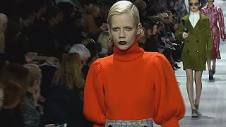 Tragbar und untragbar: futuristische Entwürfe auf der Pariser Fashionweek