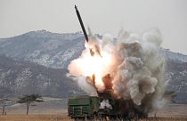 كوريا الشمالية تطلق صاروخين بالستيين وجارتها الجنوبية تهدد بعقوبات جديدة