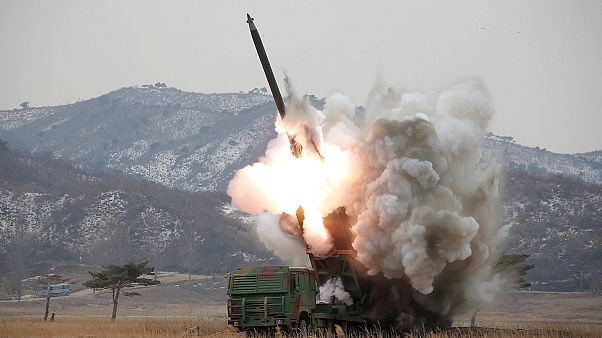 آزمایش دو موشک کوتاه برد بالستیک توسط کره شمالی آزمایش دو موشک کوتاه برد بالستیک توسط کره شمالی