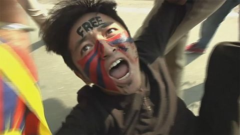 Tensión entre manifestantes tibetanos y la policía en la India