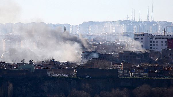 Turchia: a Sur l'esercito conclude le operazioni militari contro il PKK Turchia: a Sur l'esercito conclude le operazioni militari contro il PKK