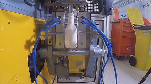 Replacing oil in plastics production with organic waste