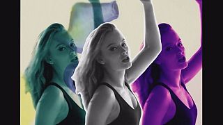 O novo single de Zara Larsson diz-nos: aproveita a vida!