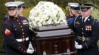 Un migliaio di personalità ai funerali di Nancy Reagan in California