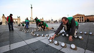 روشن کردن لامپهای خورشیدی به ابتکار "صلح سبز" در بوداپست