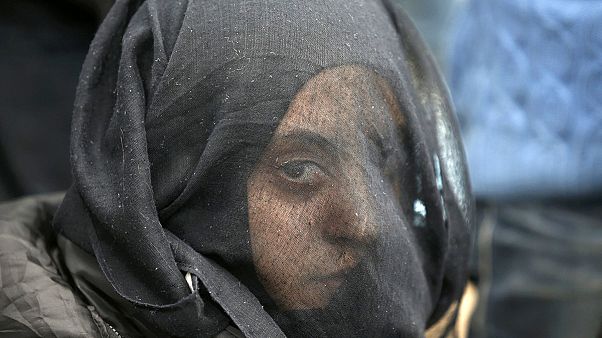 الجيش اليوناني يقيم مخيما لتخفيف الضغط عن مدينة الخيام إيدوميني الجيش اليوناني يقيم مخيما لتخفيف الضغط عن مدينة الخيام إيدوميني