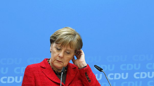 Merkel nem változtat a kudarc után Merkel nem változtat a kudarc után