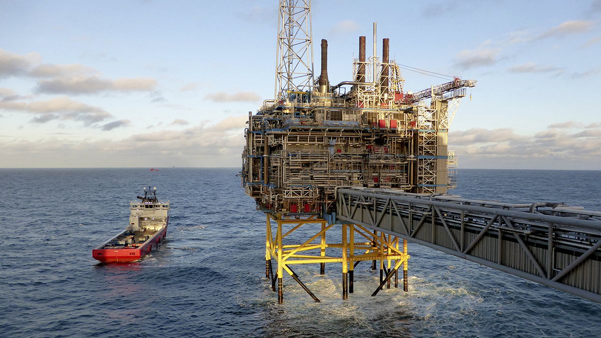 اتفاقية تجميد انتاج النفط الشهر المقبل في الدوحة