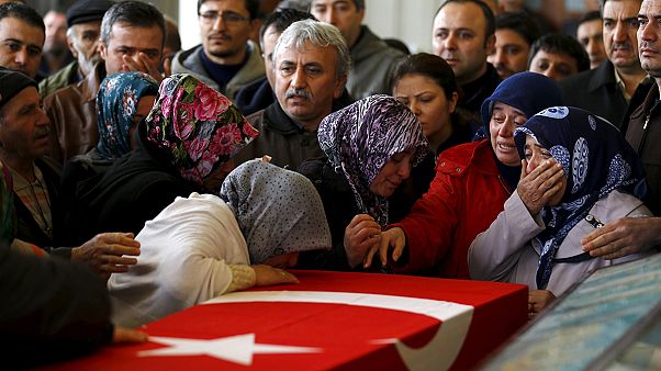 Strage di Ankara, la capitale turca si sente sotto assedio Strage di Ankara, la capitale turca si sente sotto assedio