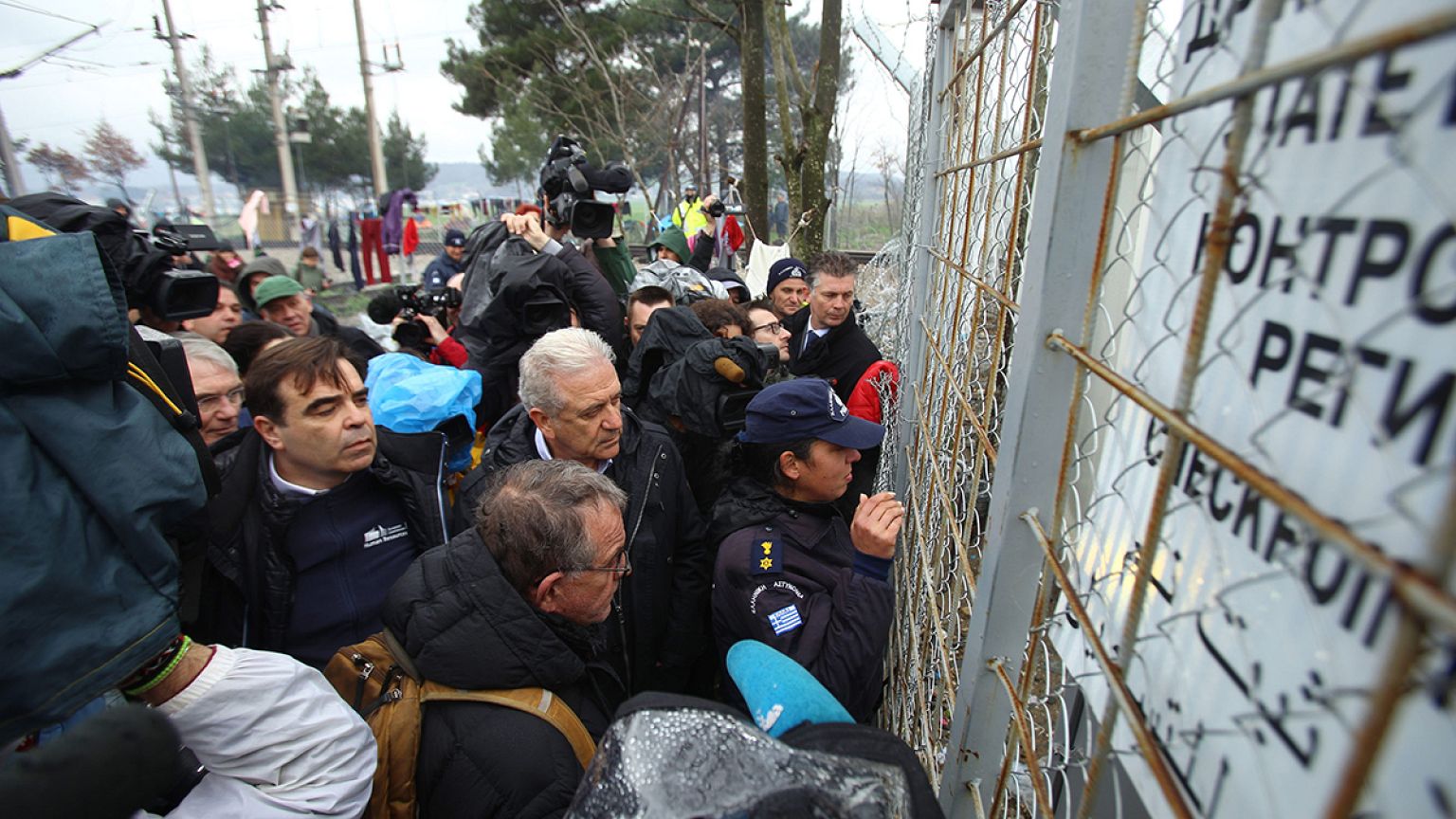Επίσκεψη Δ. Αβραμόπουλου, Μ. Σχοινά και Γ.Μουζάλα στον καταυλισμό της Ειδομένης
