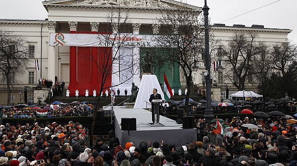 Primeiro-ministro húngaro lança-se contra a UE em dia de celebrações Primeiro-ministro húngaro lança-se contra a UE em dia de celebrações