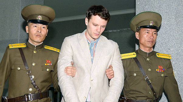 Corea del Norte: 15 años de trabajos forzados para el estadounidense que robó un cartel de propaganda Corea del Norte: 15 años de trabajos forzados para el estadounidense que robó un cartel de propaganda