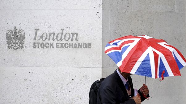 Fusión entre iguales de las bolsas de Londres y Fráncfort, con mayoría alemana Fusión entre iguales de las bolsas de Londres y Fráncfort, con mayoría alemana