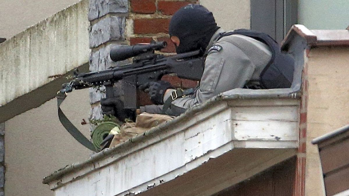 Nach Razzia in Belgien: Ermittler finden Waffenlager und IS-Flagge