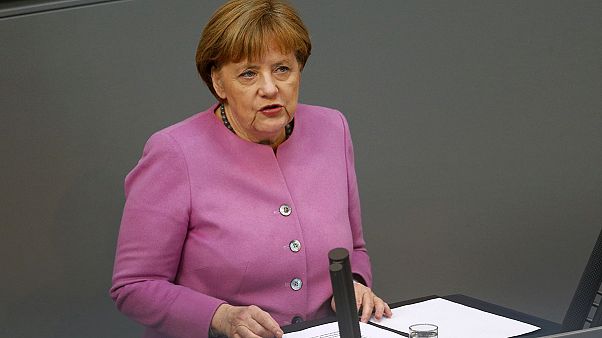 Angela Merkel se défend de céder au chantage de la Turquie sur les migrants Angela Merkel se défend de céder au chantage de la Turquie sur les migrants