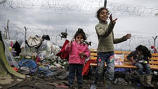 در آستانه نشست بروکسل، ورود پناهجویان به یونان و ایتالیا ادامه دارد