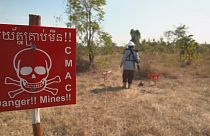 اليابان تساهم بازالة الألغام في كمبوديا