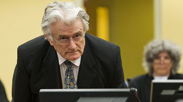 Radovan Karadzic: Bósnios e sérvios preparam-se para a resposta da Justiça Radovan Karadzic: Bósnios e sérvios preparam-se para a resposta da Justiça