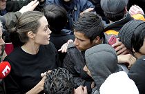 Анджелина Джоли навестила в Греции беженцев