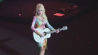 Dolly Parton lança temas inéditos gravados com Linda Ronstadt e Emmylou Harris