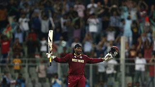 Críquete: Chris Gayle demasiado forte para Inglaterra