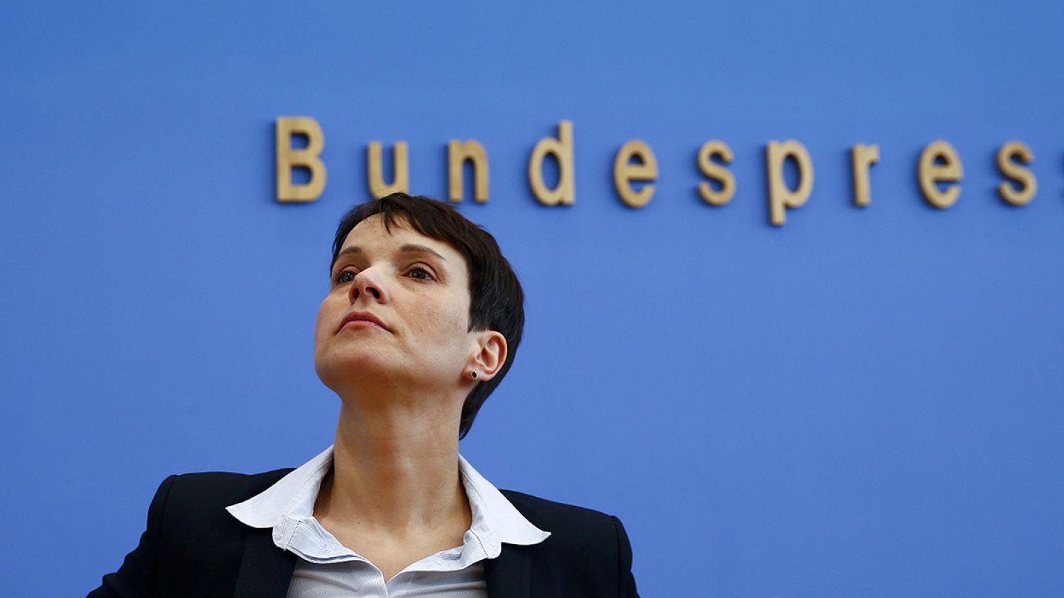 Bizarrer Streit: Frauke Petry gegen Dunja Hayali