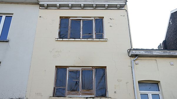 Paris saldırganlarından Abdeslam'ın izi bulundu Paris saldırganlarından Abdeslam'ın izi bulundu
