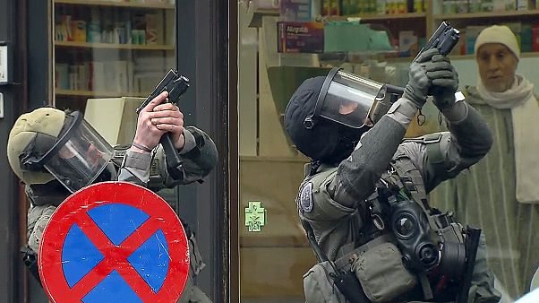 Molenbeek: habitantes não querem ser tratados como terroristas Molenbeek: habitantes não querem ser tratados como terroristas