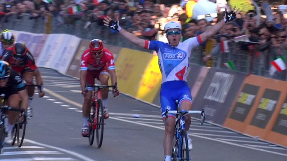 Француз Демар выиграл велогонку "Милан - Сан-Ремо"