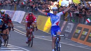 Ciclismo: Arnaud Demare vence a Milão-San Remo mesmo depois de cair