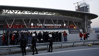 Ameaça terrorista adia dérbi de Istambul entre Galatasaray e Fenerbahce