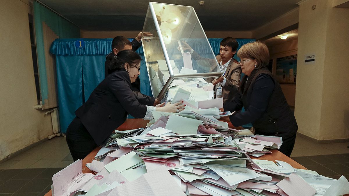 Kazahsztán: Nazarbajev pártja nyerte a választást