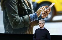 Apple presenta un iPhone y un iPad más pequeños y baratos