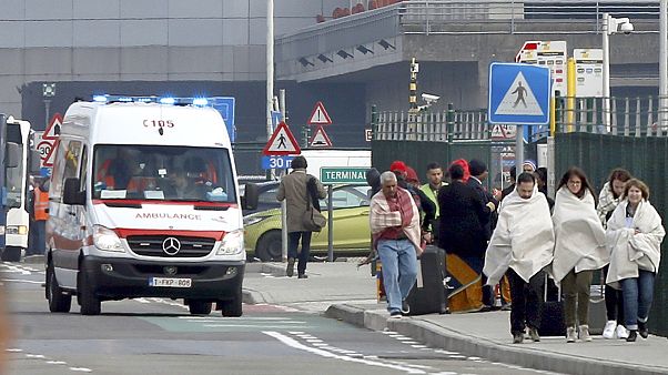 Augenzeugen der Attacken am Flughafen Brüssel: "Eine Frau vor mir hatte eine große offene Wunde ... " Augenzeugen der Attacken am Flughafen Brüssel: "Eine Frau vor mir hatte eine große offene Wunde ... "